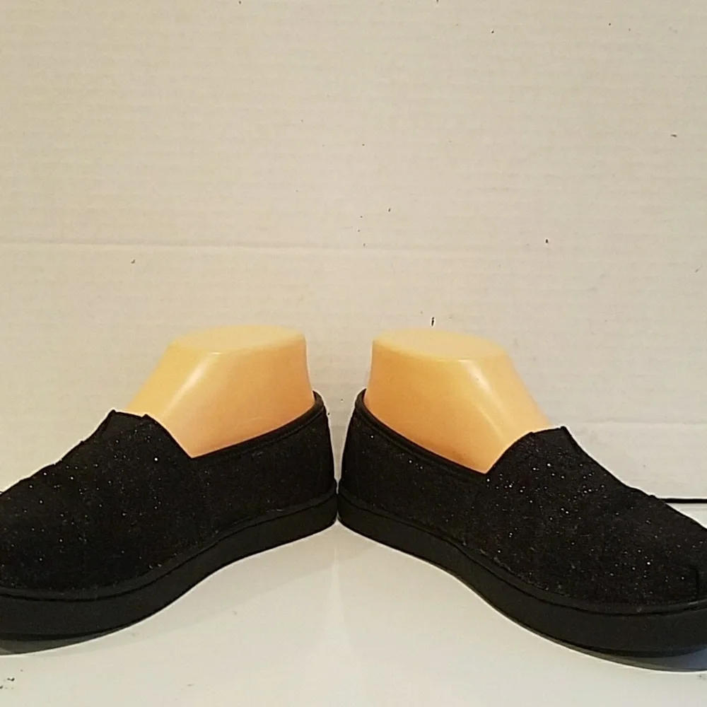 LADIES TOMS BLACK SPARKLE FLATS (SZ 4)